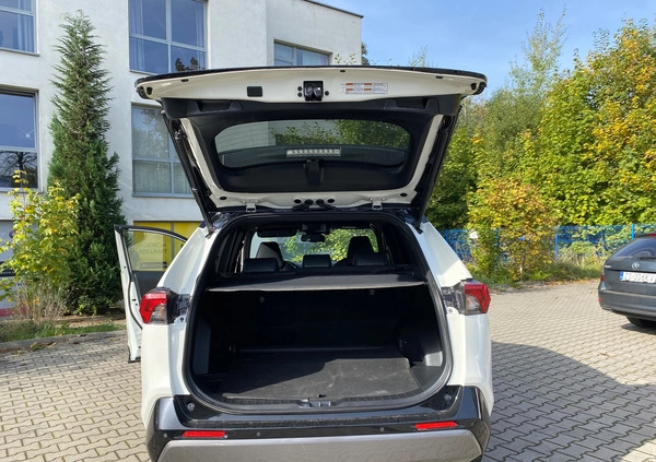 Toyota RAV4 cena 139900 przebieg: 42000, rok produkcji 2020 z Czerniejewo małe 56